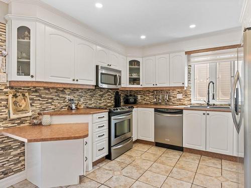 Cuisine - 5160 Boul. Davis, Longueuil (Saint-Hubert), QC - Indoor Photo Showing Kitchen With Double Sink With Upgraded Kitchen