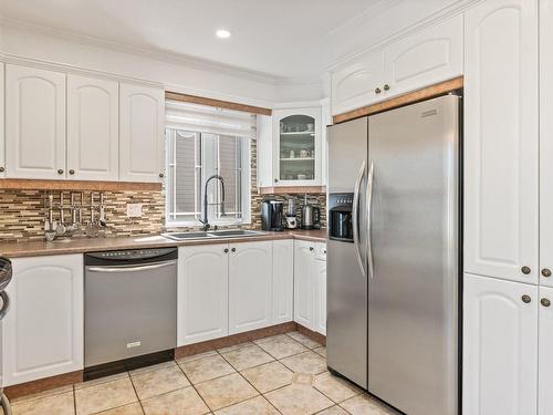 Cuisine - 5160 Boul. Davis, Longueuil (Saint-Hubert), QC - Indoor Photo Showing Kitchen With Double Sink