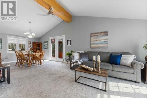 1578 Rapid Road, Westmeath, ON - Indoor Photo Showing Living Room