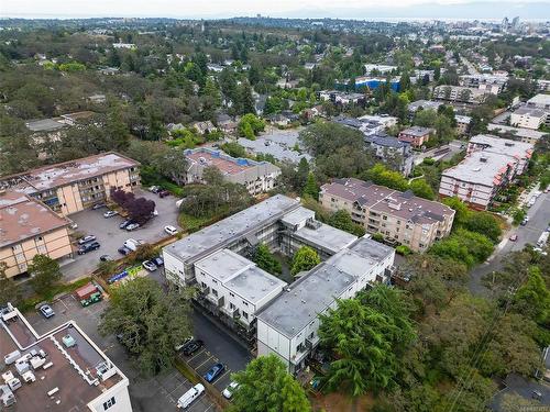 203-991 Cloverdale Ave, Saanich, BC - Outdoor With View