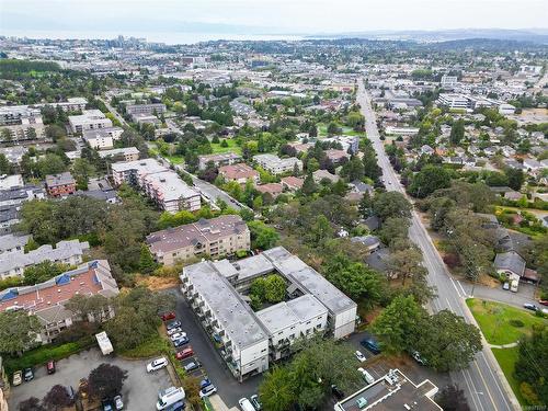 203-991 Cloverdale Ave, Saanich, BC - Outdoor With View