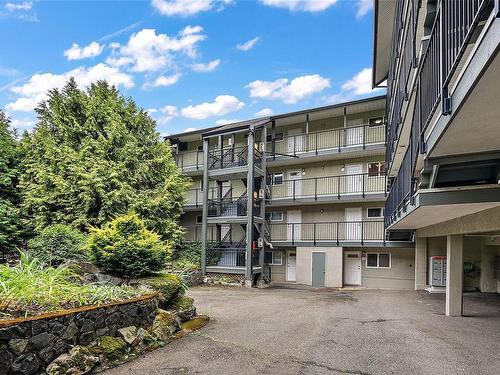 203-991 Cloverdale Ave, Saanich, BC - Outdoor With Balcony