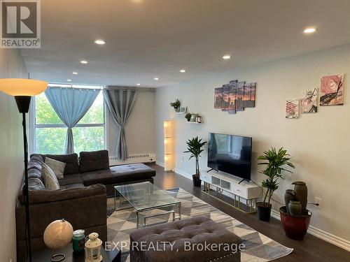 318 - 4673 Jane Street, Toronto, ON - Indoor Photo Showing Living Room