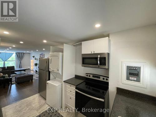 318 - 4673 Jane Street, Toronto, ON - Indoor Photo Showing Kitchen