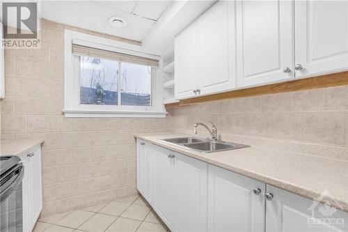 408-410 Allen Boulevard, Ottawa, ON - Indoor Photo Showing Kitchen With Double Sink