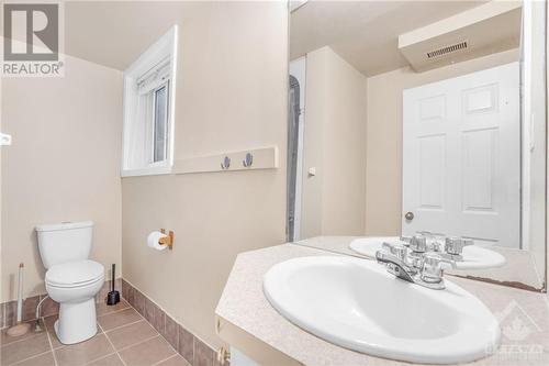 408-410 Allen Boulevard, Ottawa, ON - Indoor Photo Showing Bathroom