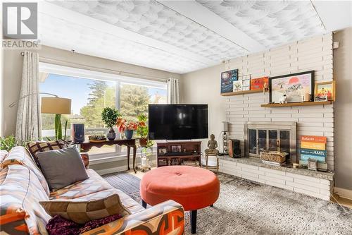 408-410 Allen Boulevard, Ottawa, ON - Indoor Photo Showing Living Room With Fireplace