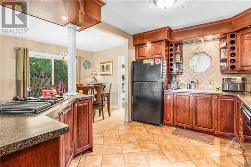 408-410 Allen Boulevard, Ottawa, ON - Indoor Photo Showing Kitchen