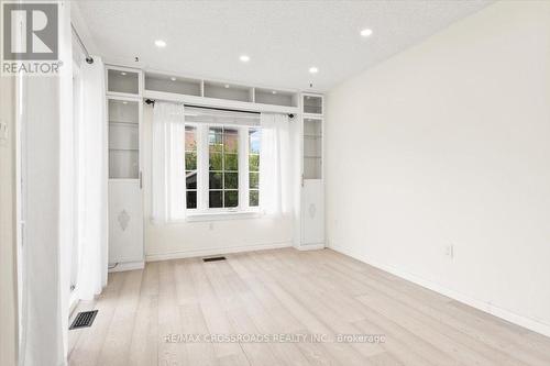 33 John Walter Crescent, Clarington (Courtice), ON - Indoor Photo Showing Bathroom