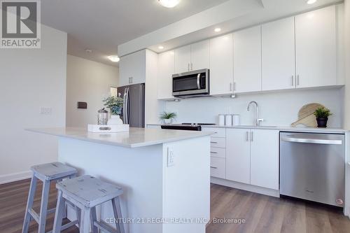 823 - 3200 William Coltson Avenue, Oakville, ON - Indoor Photo Showing Kitchen With Upgraded Kitchen