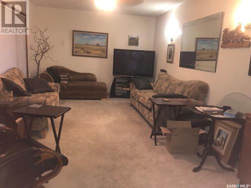 129 3Rd Avenue E, Canora, SK - Indoor Photo Showing Living Room