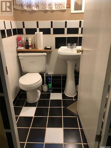 129 3Rd Avenue E, Canora, SK - Indoor Photo Showing Bathroom