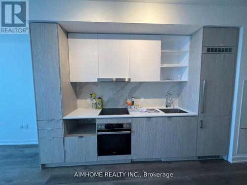 6510 - 55 Cooper Street, Toronto (Waterfront Communities), ON - Indoor Photo Showing Kitchen