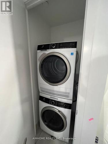 6510 - 55 Cooper Street, Toronto (Waterfront Communities), ON - Indoor Photo Showing Laundry Room