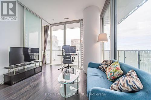 2908 - 42 Charles Street E, Toronto, ON - Indoor Photo Showing Living Room