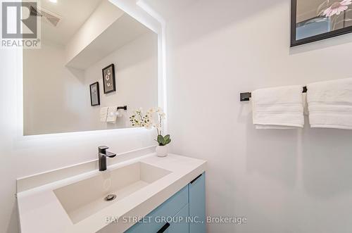 119 Preston Street, Toronto (Birchcliffe-Cliffside), ON - Indoor Photo Showing Bathroom