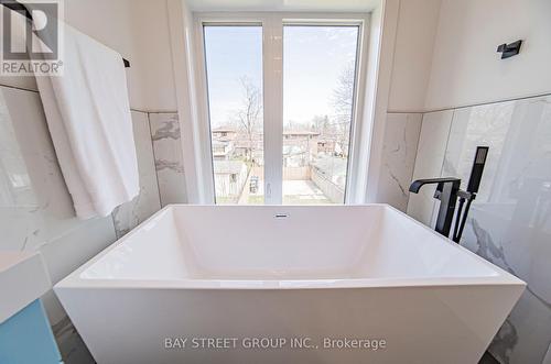 119 Preston Street, Toronto (Birchcliffe-Cliffside), ON - Indoor Photo Showing Bathroom