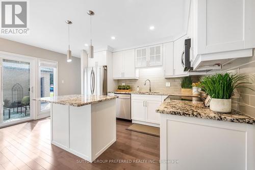 18 - 93 Pine Valley Gate, London, ON - Indoor Photo Showing Kitchen With Upgraded Kitchen