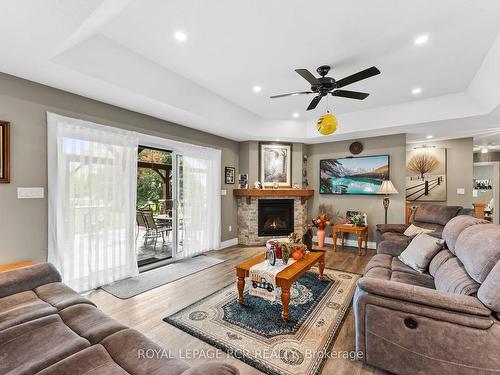 100 Harris Cres, Southgate, ON - Indoor Photo Showing Living Room With Fireplace