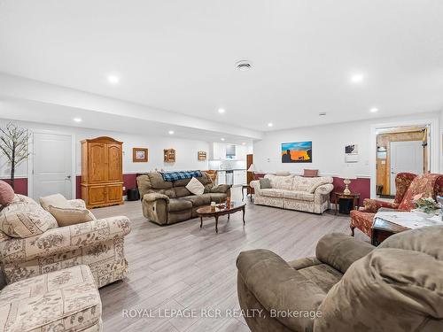 100 Harris Cres, Southgate, ON - Indoor Photo Showing Living Room