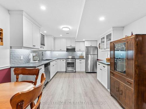 100 Harris Cres, Southgate, ON - Indoor Photo Showing Kitchen With Upgraded Kitchen