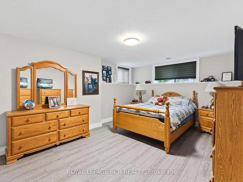 100 Harris Cres, Southgate, ON - Indoor Photo Showing Bedroom