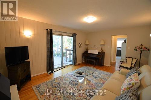 2868 Constable Road, Mississauga (Clarkson), ON - Indoor Photo Showing Living Room