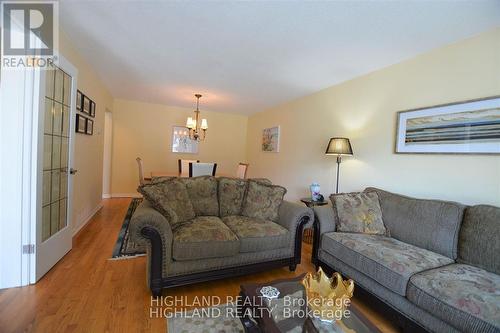 2868 Constable Road, Mississauga (Clarkson), ON - Indoor Photo Showing Living Room