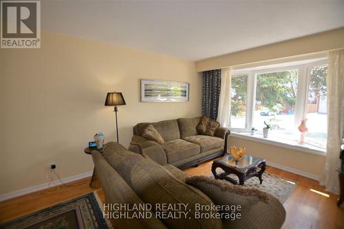 2868 Constable Road, Mississauga (Clarkson), ON - Indoor Photo Showing Living Room