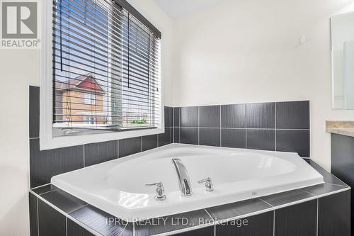 74 Meadowcrest Lane, Brampton, ON - Indoor Photo Showing Bathroom