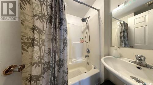 134 J Avenue S, Saskatoon, SK - Indoor Photo Showing Bathroom