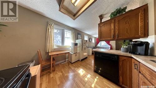 134 J Avenue S, Saskatoon, SK - Indoor Photo Showing Kitchen