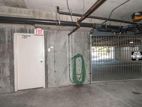 304-1220 Fort St, Victoria, BC - Indoor Photo Showing Garage