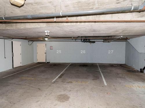 304-1220 Fort St, Victoria, BC - Indoor Photo Showing Garage