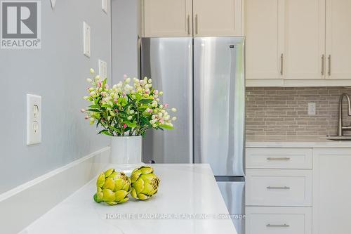 170 Bellefontaine Street, Toronto (L'Amoreaux), ON - Indoor Photo Showing Kitchen