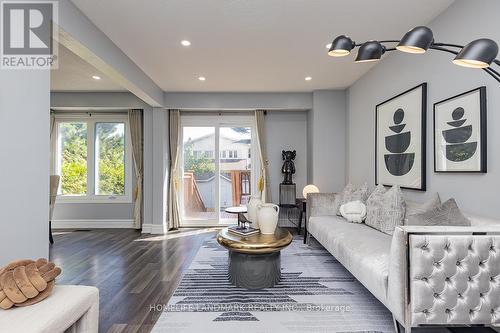 170 Bellefontaine Street, Toronto (L'Amoreaux), ON - Indoor Photo Showing Living Room