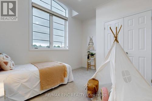 1 Kenneth Ross Bend, East Gwillimbury, ON - Indoor Photo Showing Bedroom