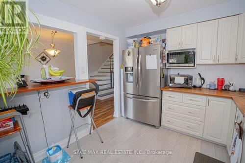 40 Barrington Crescent, Brampton (Heart Lake East), ON - Indoor Photo Showing Kitchen