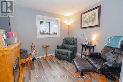 40 Barrington Crescent, Brampton (Heart Lake East), ON - Indoor Photo Showing Living Room