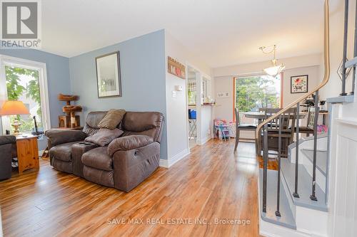 40 Barrington Crescent, Brampton (Heart Lake East), ON - Indoor Photo Showing Living Room