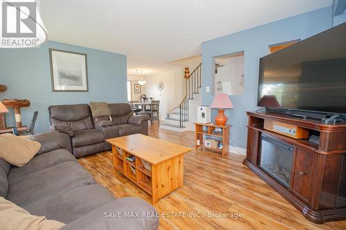 40 Barrington Crescent, Brampton (Heart Lake East), ON - Indoor Photo Showing Living Room