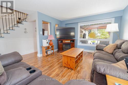 40 Barrington Crescent, Brampton (Heart Lake East), ON - Indoor Photo Showing Living Room