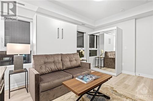 92 Hinton Avenue Unit#516, Ottawa, ON - Indoor Photo Showing Living Room