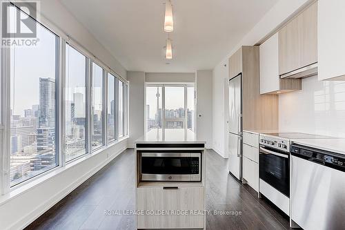 2708 - 203 College Street, Toronto (Kensington-Chinatown), ON - Indoor Photo Showing Kitchen With Upgraded Kitchen