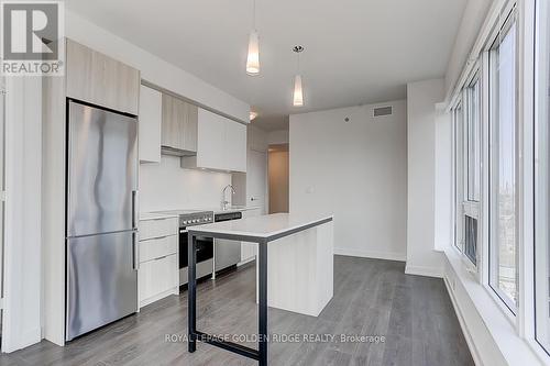 2708 - 203 College Street, Toronto (Kensington-Chinatown), ON - Indoor Photo Showing Kitchen With Upgraded Kitchen