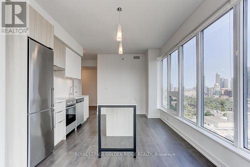 2708 - 203 College Street, Toronto (Kensington-Chinatown), ON - Indoor Photo Showing Kitchen