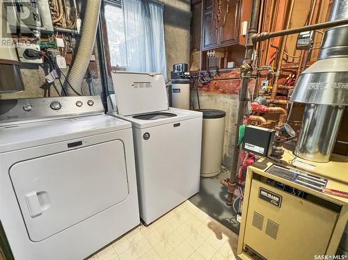 315 3Rd Street W, Wilkie, SK - Indoor Photo Showing Laundry Room