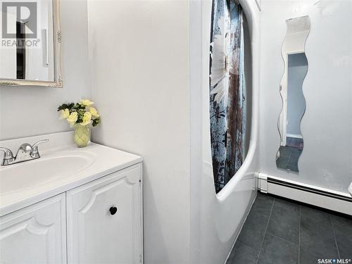 315 3Rd Street W, Wilkie, SK - Indoor Photo Showing Bathroom