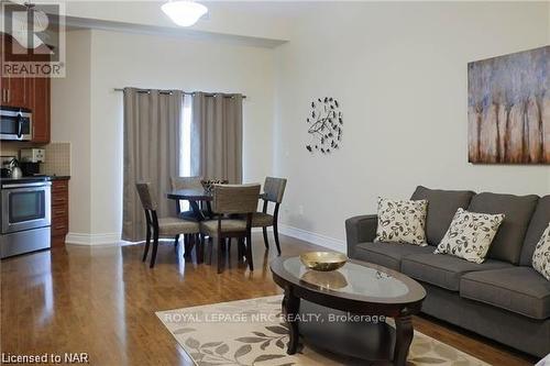 209 - 8111 Forest Glen Drive, Niagara Falls, ON - Indoor Photo Showing Living Room