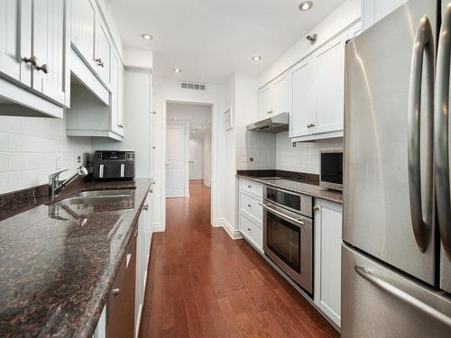 Cuisine - 512-3577 Av. Atwater, Montréal (Ville-Marie), QC - Indoor Photo Showing Kitchen With Double Sink With Upgraded Kitchen